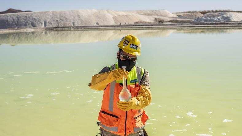 锂业双雄谁是“戏精”?